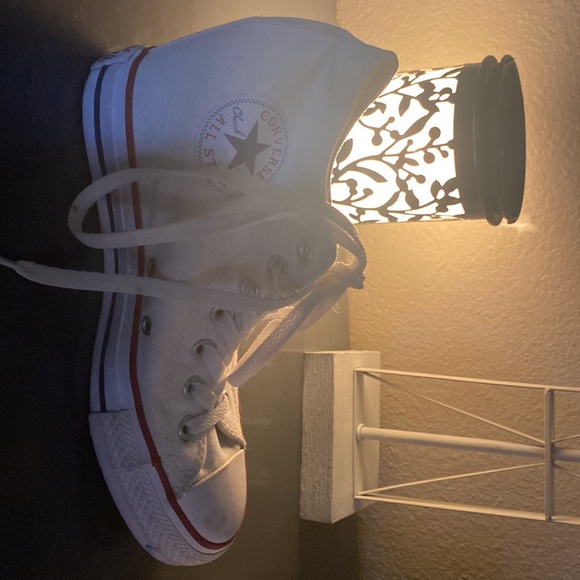 9 in womens white all star converse shoes - Picture 3 of 4